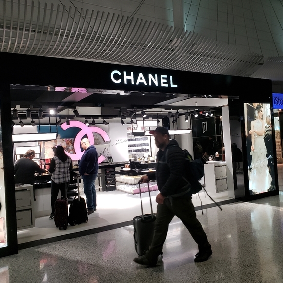 Meet your Posher, Deanna - Picture 2 of 3